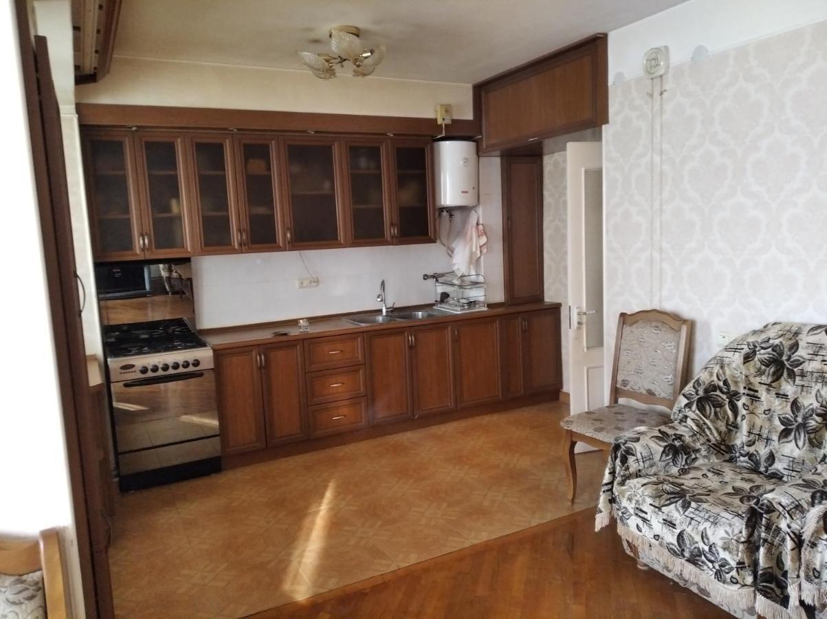 3 Room Apartment In Small Center Of Yerevan Exterior photo